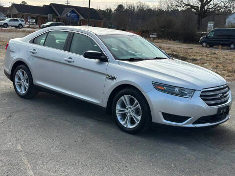 2017 Ford Taurus SE FWD photo