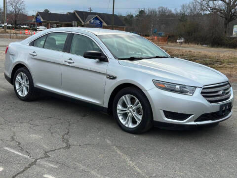 2017 Ford Taurus SE FWD photo