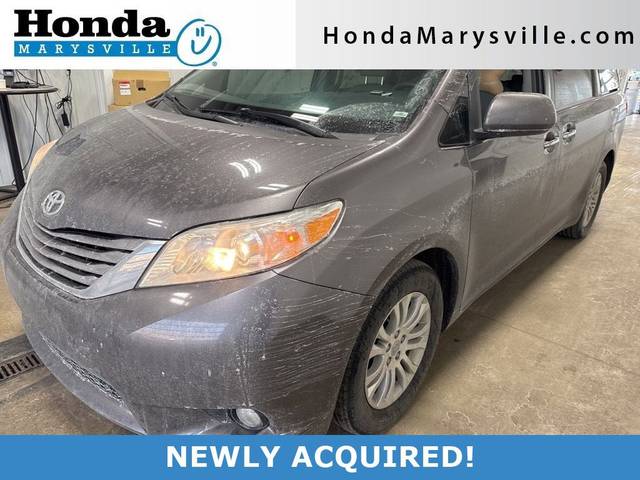 2017 Toyota Sienna XLE FWD photo
