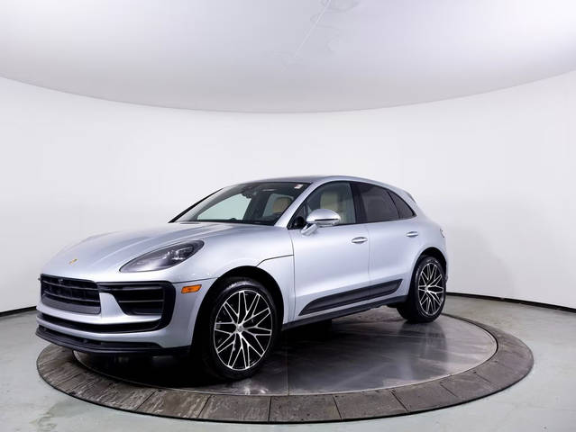 2022 Porsche Macan  AWD photo