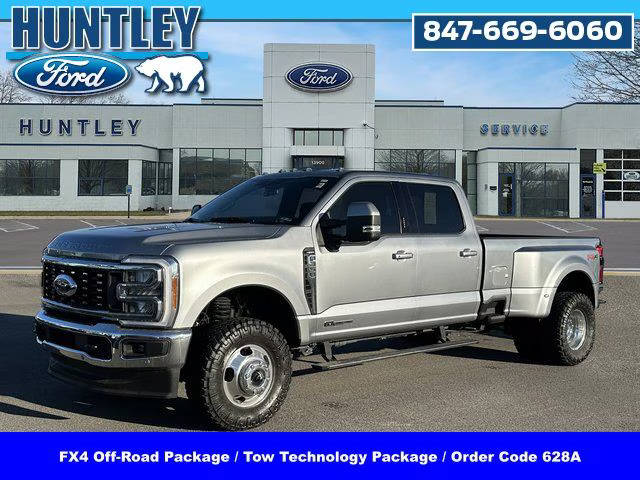 2023 Ford F-350 Super Duty LARIAT 4WD photo