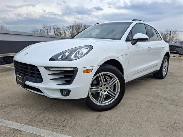 2016 Porsche Macan S AWD photo