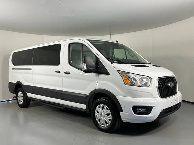 2022 Ford Transit Passenger Wagon  RWD photo