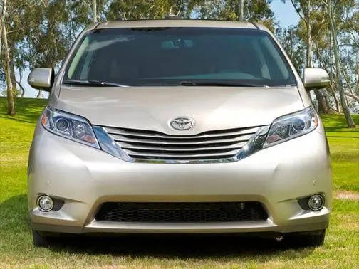2016 Toyota Sienna  FWD photo