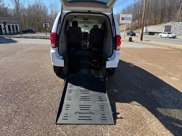 2017 Dodge Grand Caravan SE FWD photo