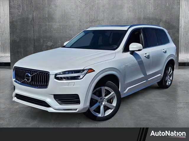 2022 Volvo XC90 Momentum AWD photo