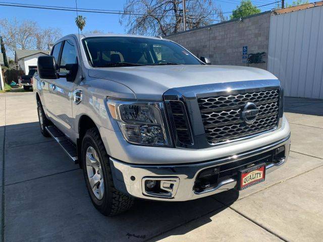 2017 Nissan Titan S 4WD photo