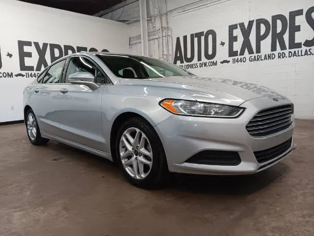 2016 Ford Fusion SE FWD photo