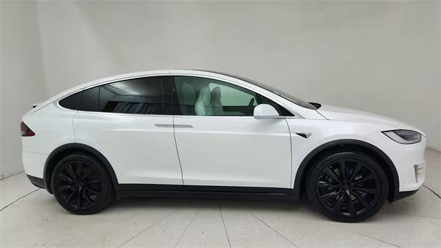 2017 Tesla Model X 75D AWD photo