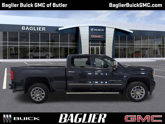 2018 GMC Sierra 2500HD Denali 4WD photo