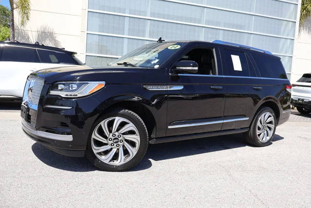 2022 Lincoln Navigator Reserve RWD photo