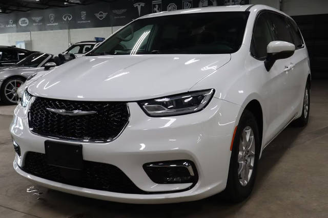 2023 Chrysler Pacifica Minivan Touring L FWD photo