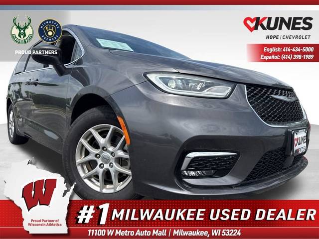 2023 Chrysler Pacifica Minivan Touring L FWD photo