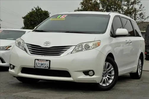 2015 Toyota Sienna  FWD photo