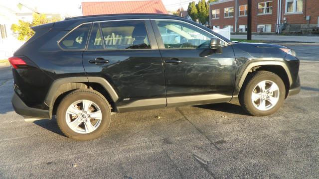 2022 Toyota RAV4 Hybrid LE AWD photo