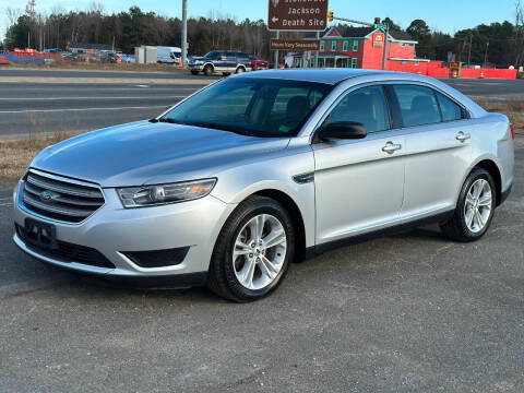2017 Ford Taurus SE FWD photo