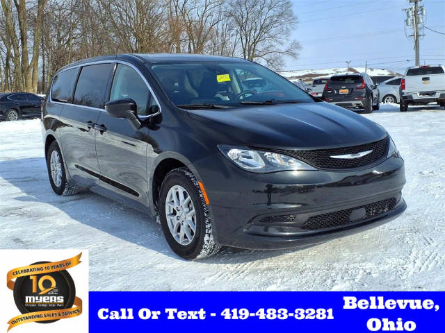 2023 Chrysler Voyager LX FWD photo