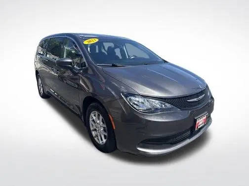 2023 Chrysler Voyager LX FWD photo