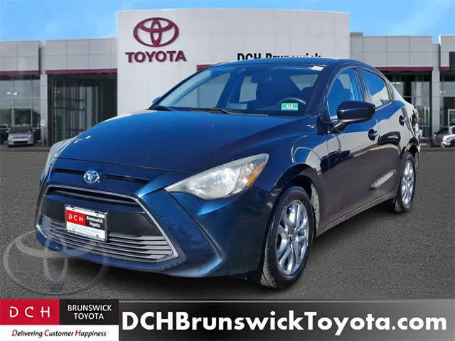 2017 Toyota Yaris FWD photo