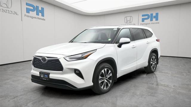 2022 Toyota Highlander XLE AWD photo
