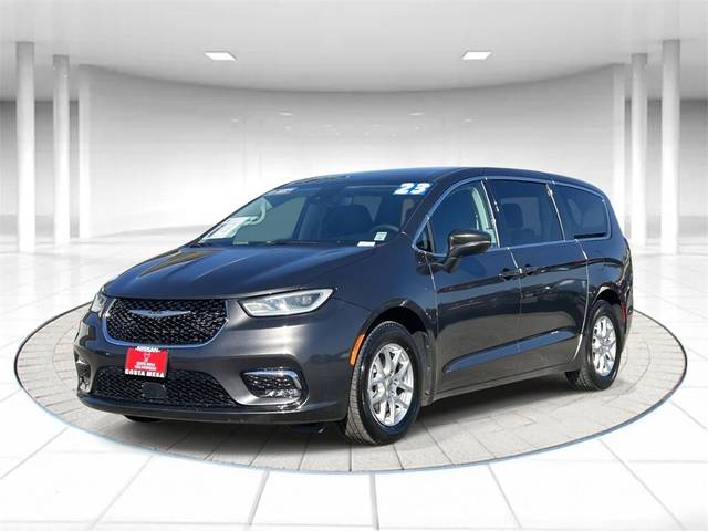 2023 Chrysler Pacifica Minivan Touring L FWD photo