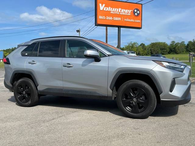 2022 Toyota RAV4 XLE AWD photo