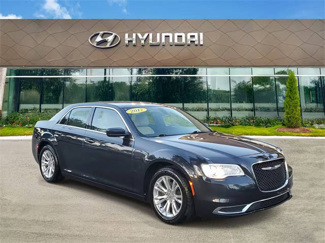 2017 Chrysler 300 Limited RWD photo