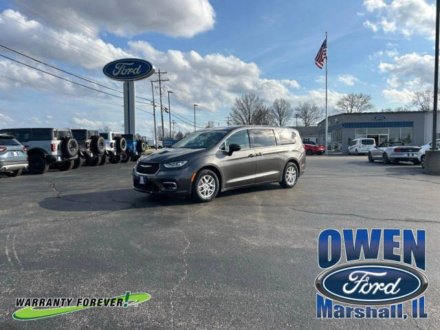 2023 Chrysler Pacifica Minivan Touring L FWD photo