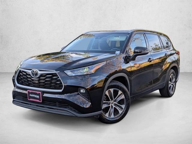2022 Toyota Highlander XLE FWD photo