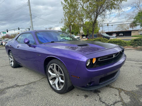 2016 Dodge Challenger SXT Plus RWD photo