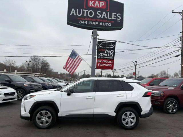2022 Toyota RAV4 LE FWD photo