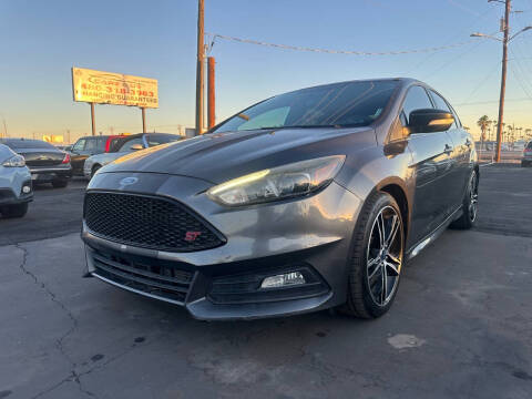 2015 Ford Focus ST FWD photo