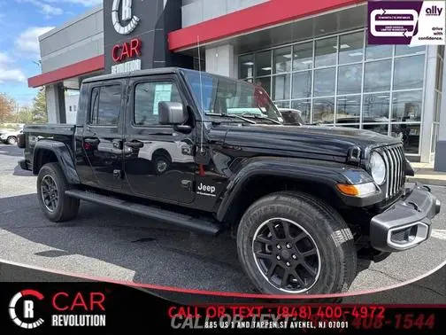 2023 Jeep Gladiator Overland 4WD photo