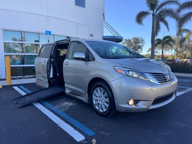 2017 Toyota Sienna Limited Premium FWD photo