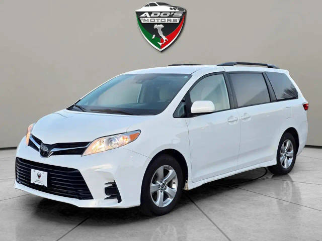 2020 Toyota Sienna LE FWD photo