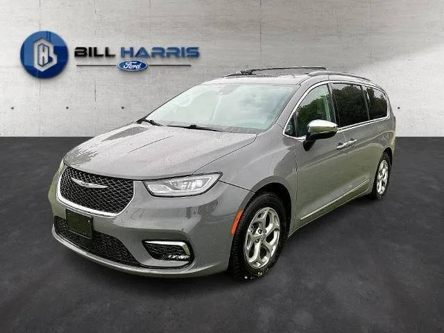 2023 Chrysler Pacifica Minivan Limited FWD photo