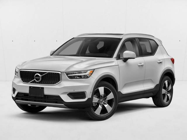 2022 Volvo XC40 Momentum FWD photo