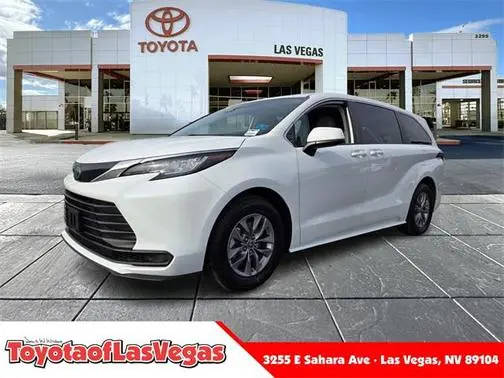 2023 Toyota Sienna LE AWD photo