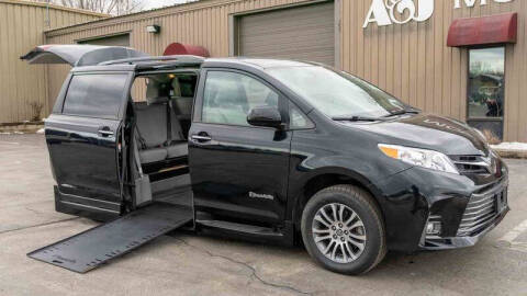 2020 Toyota Sienna XLE Auto Access Seat FWD photo