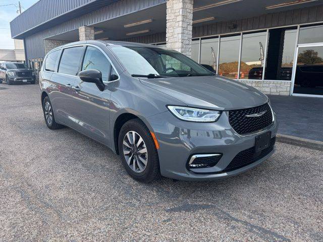 2023 Chrysler Pacifica Minivan Hybrid Touring L FWD photo