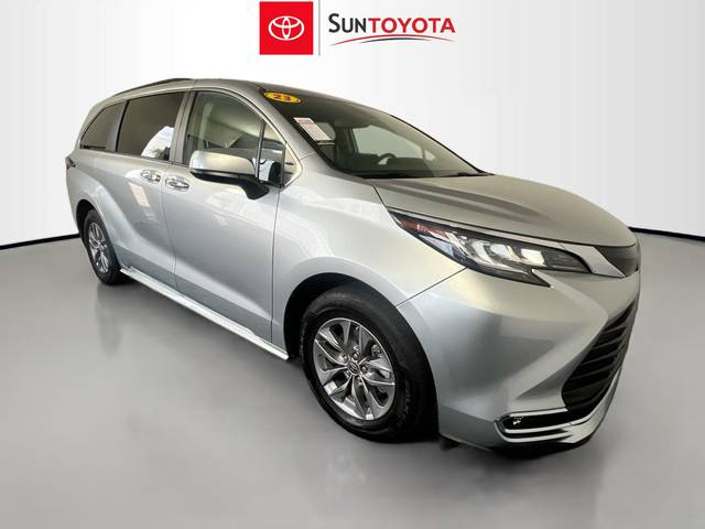 2023 Toyota Sienna XLE FWD photo