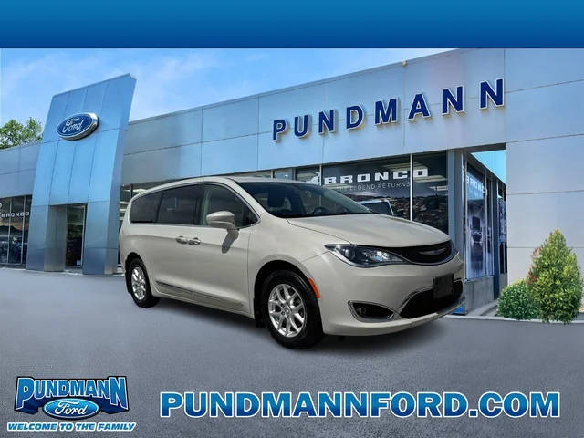 2020 Chrysler Pacifica Minivan Touring FWD photo