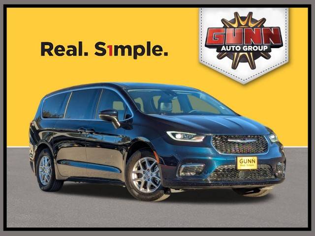 2023 Chrysler Pacifica Minivan Touring L FWD photo