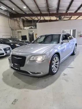 2018 Chrysler 300 Limited RWD photo