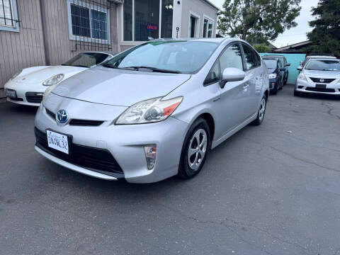 2015 Toyota Prius Two FWD photo