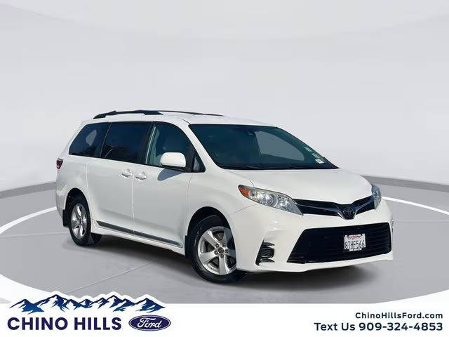 2020 Toyota Sienna LE FWD photo