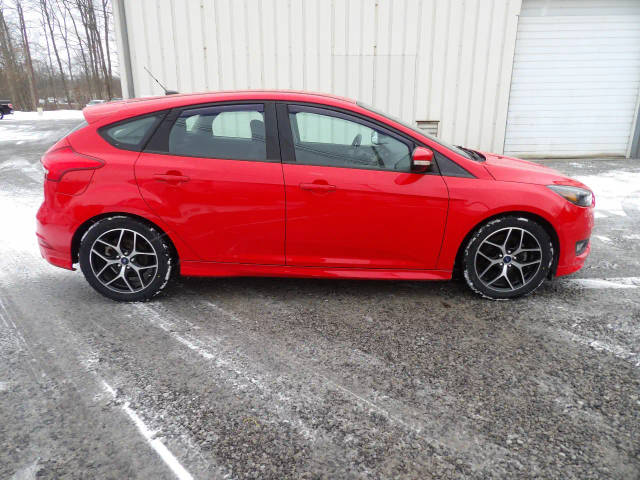 2015 Ford Focus SE FWD photo