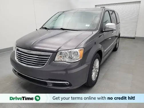 2016 Chrysler Town and Country Limited FWD photo