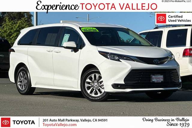 2023 Toyota Sienna LE FWD photo