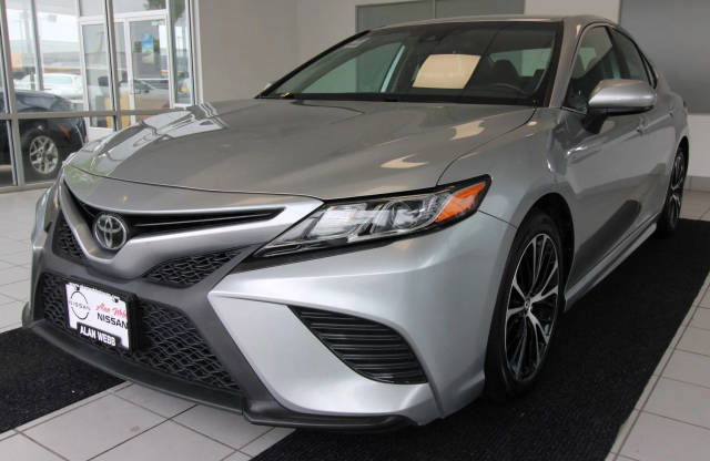 2019 Toyota Camry SE FWD photo